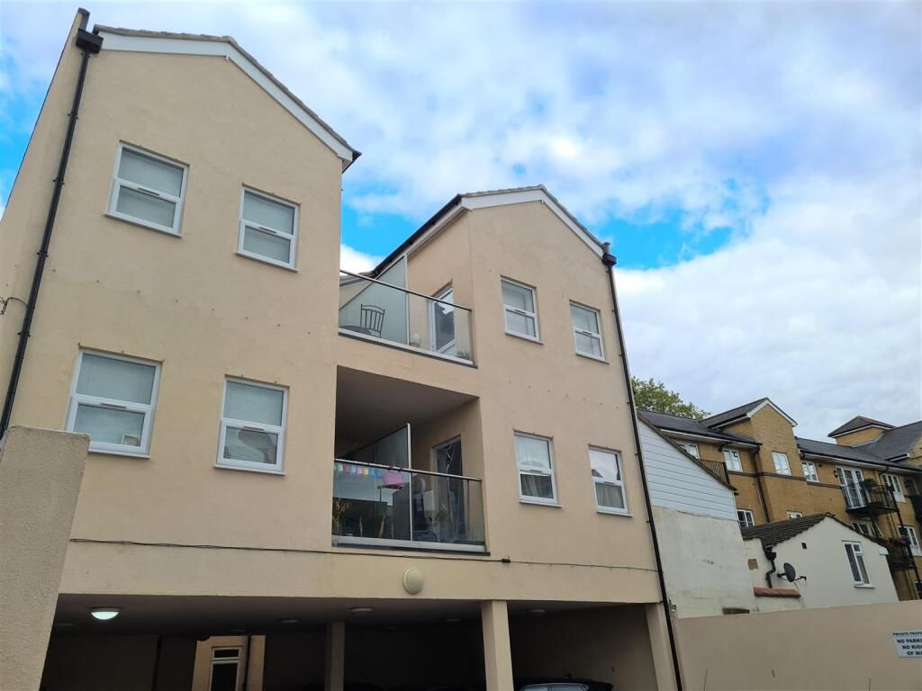 Property photo 1 of 8