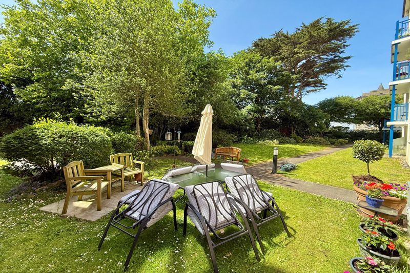 Property photo 2 of 14 Southerly Communal Gardens