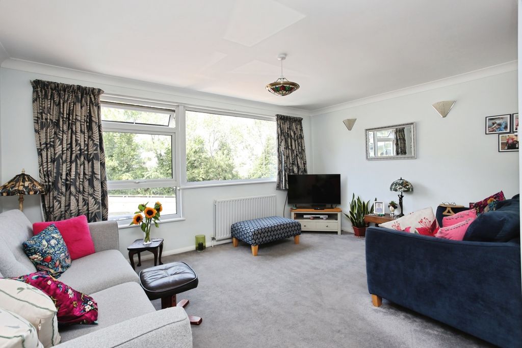 Property photo 2 of 15 Pbox-Img.Jpg