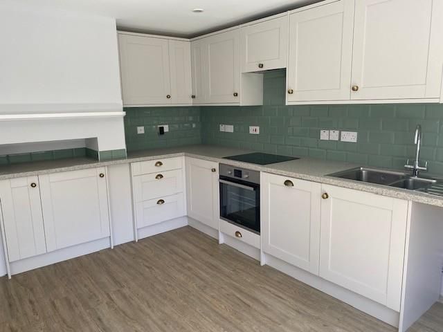 Property photo 3 of 8 Kitchen 2.Jpg