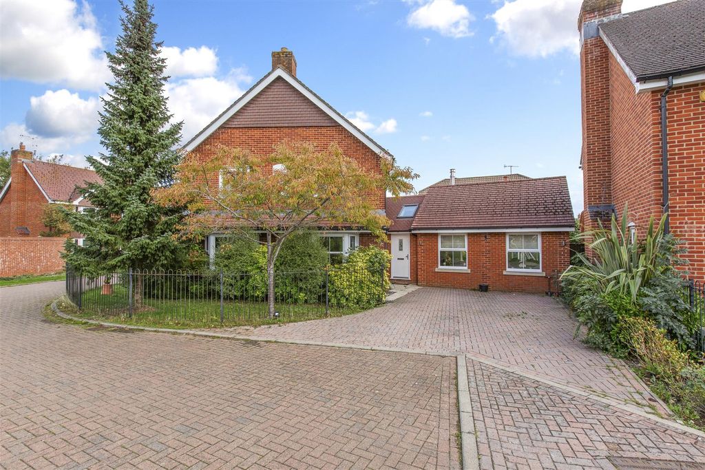 Property photo 1 of 16 7 Turners Field, Hp13 5Yz-13.Jpg