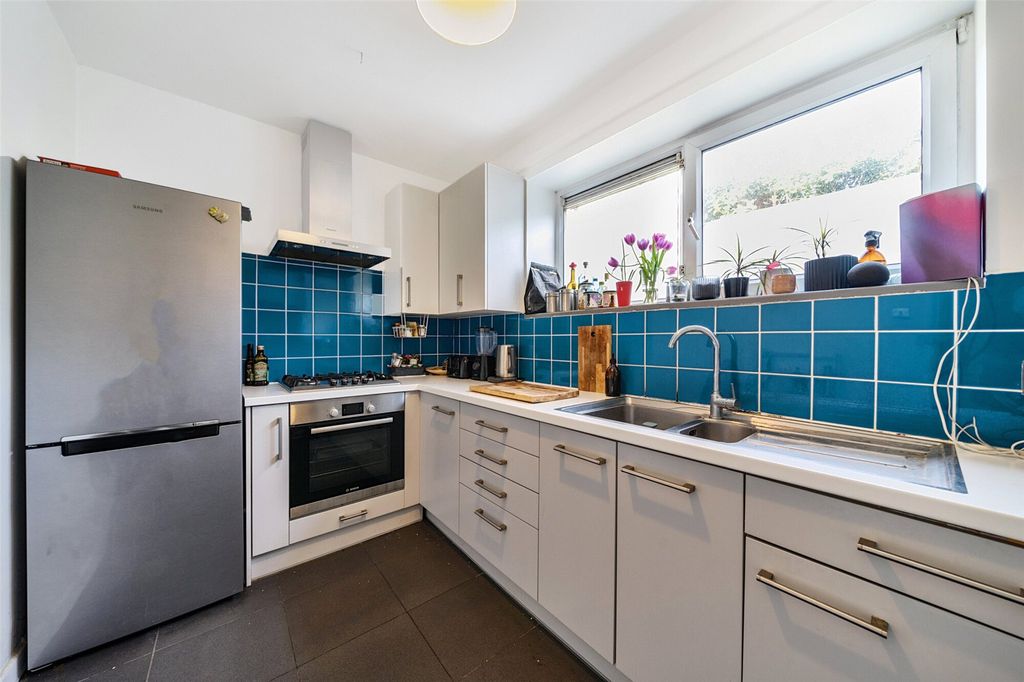 Property photo 3 of 10 Kitchen
