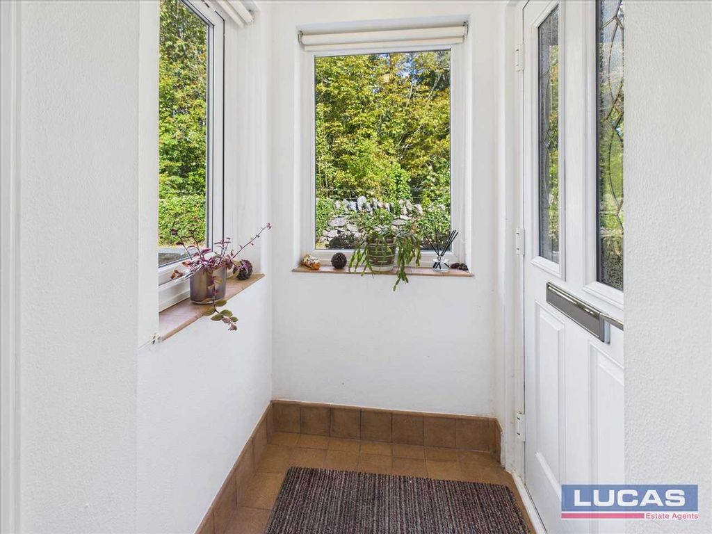 Property photo 3 of 33