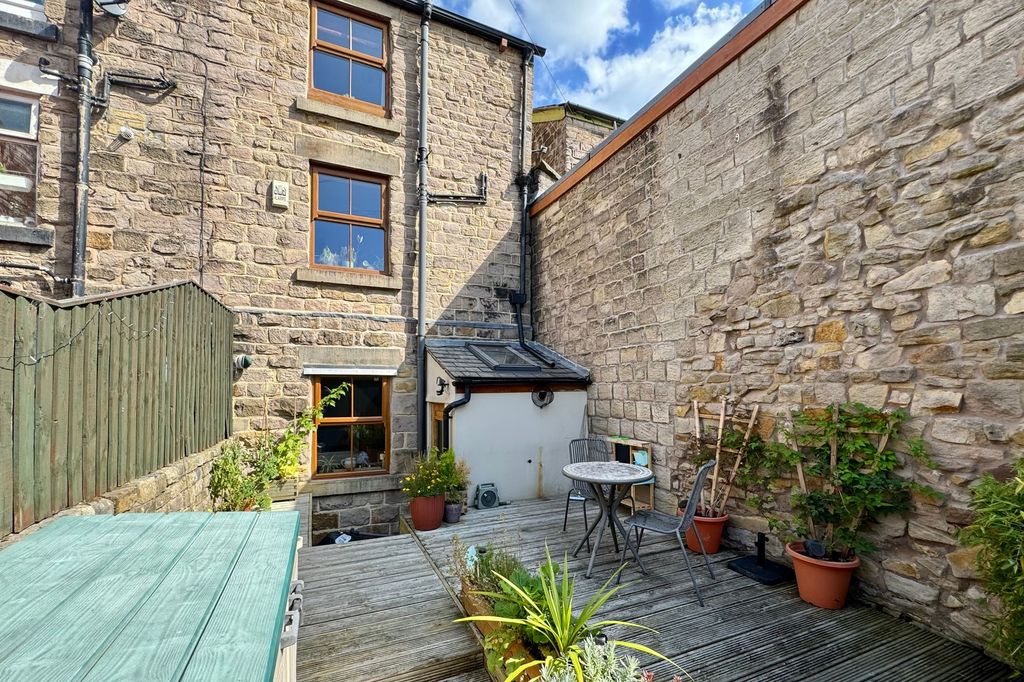 Property photo 2 of 27