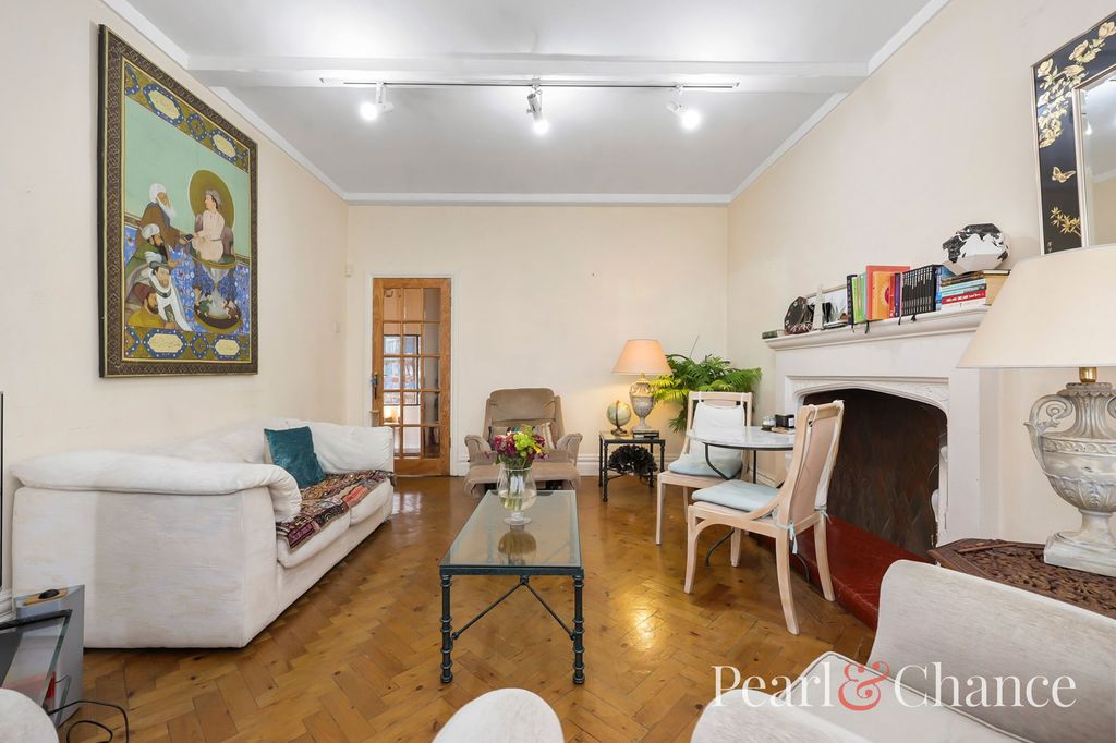 Property photo 2 of 30
