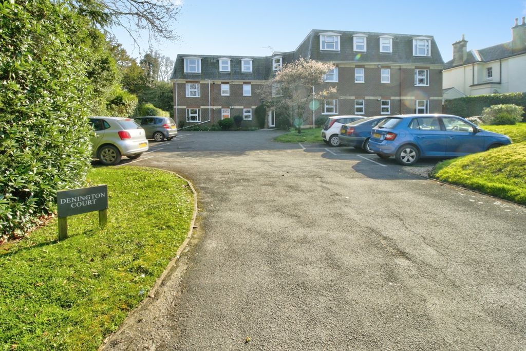 Property photo 1 of 17 1E7De9B1-9dc18