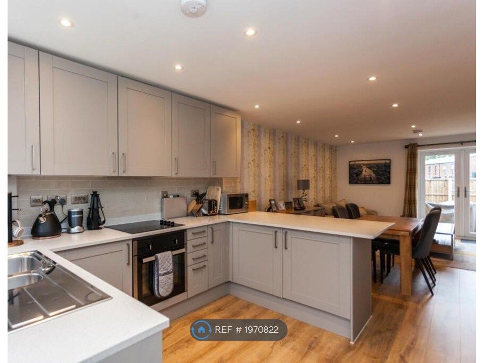 Property photo 3 of 16 Kitchen 3