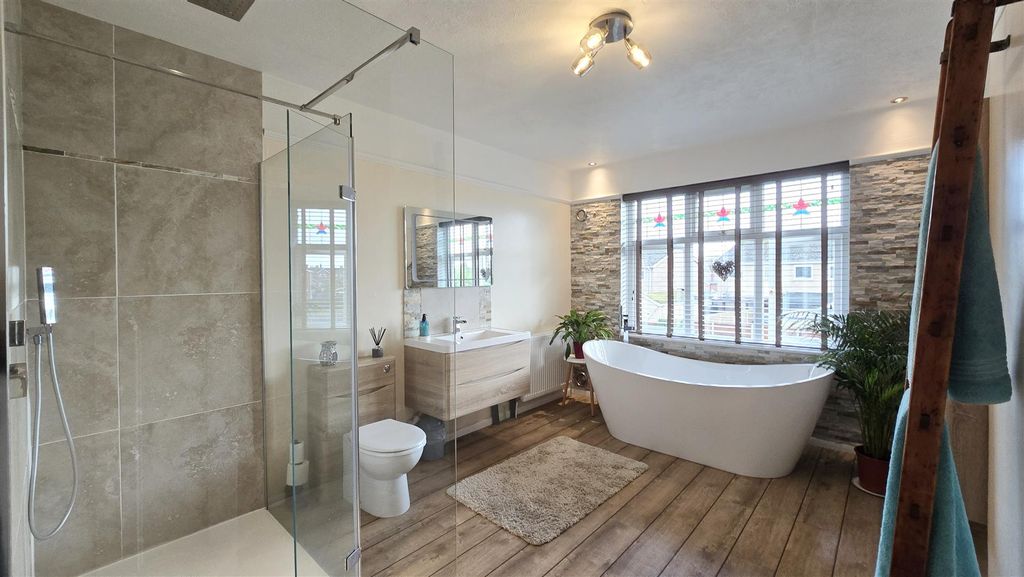 Property photo 3 of 29 Bathroom