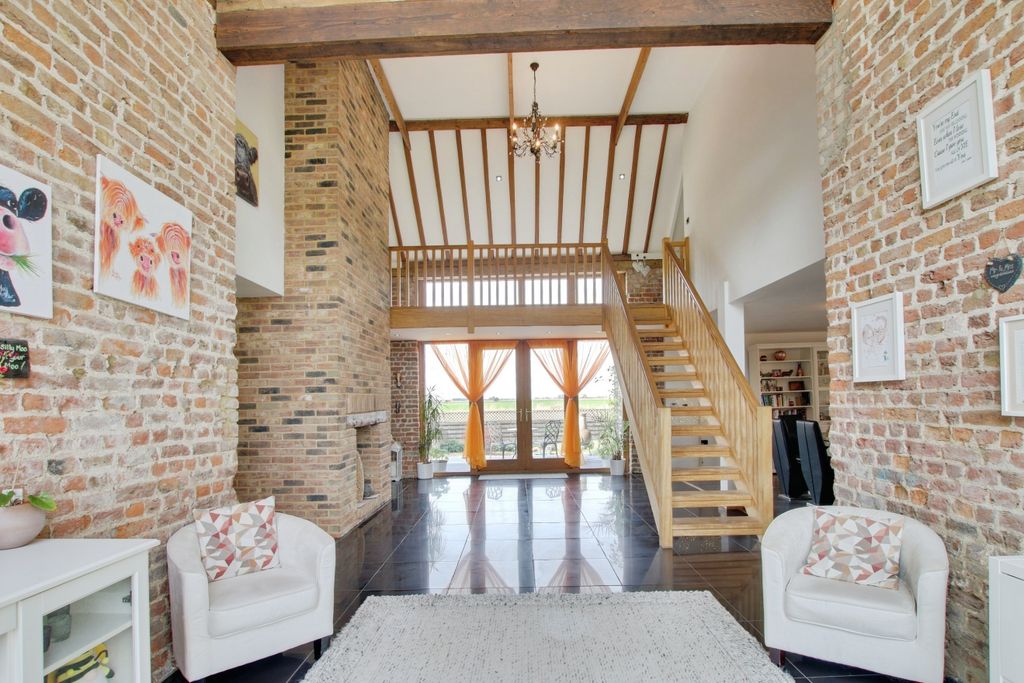 Property photo 3 of 34