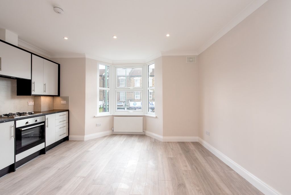 Property photo 3 of 10 4533582