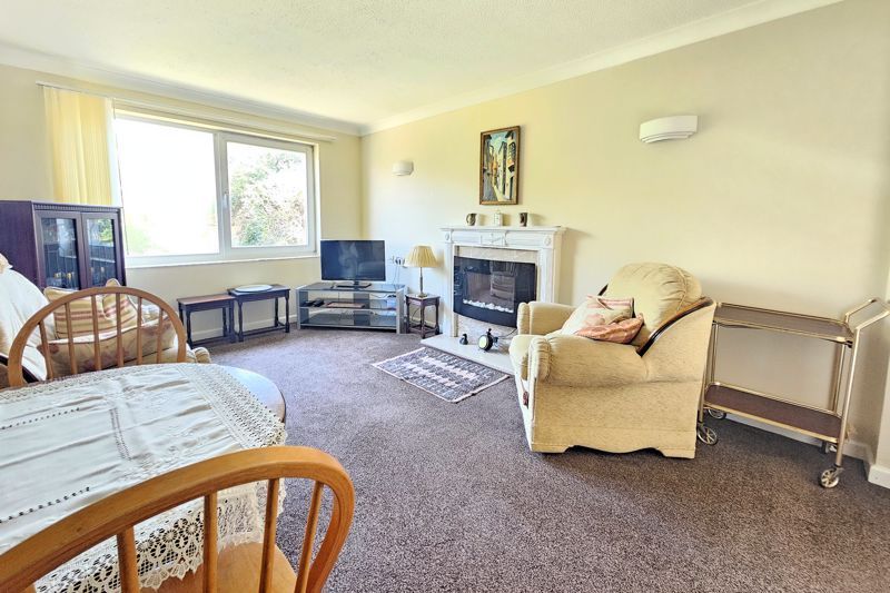 Property photo 2 of 12 Lounge