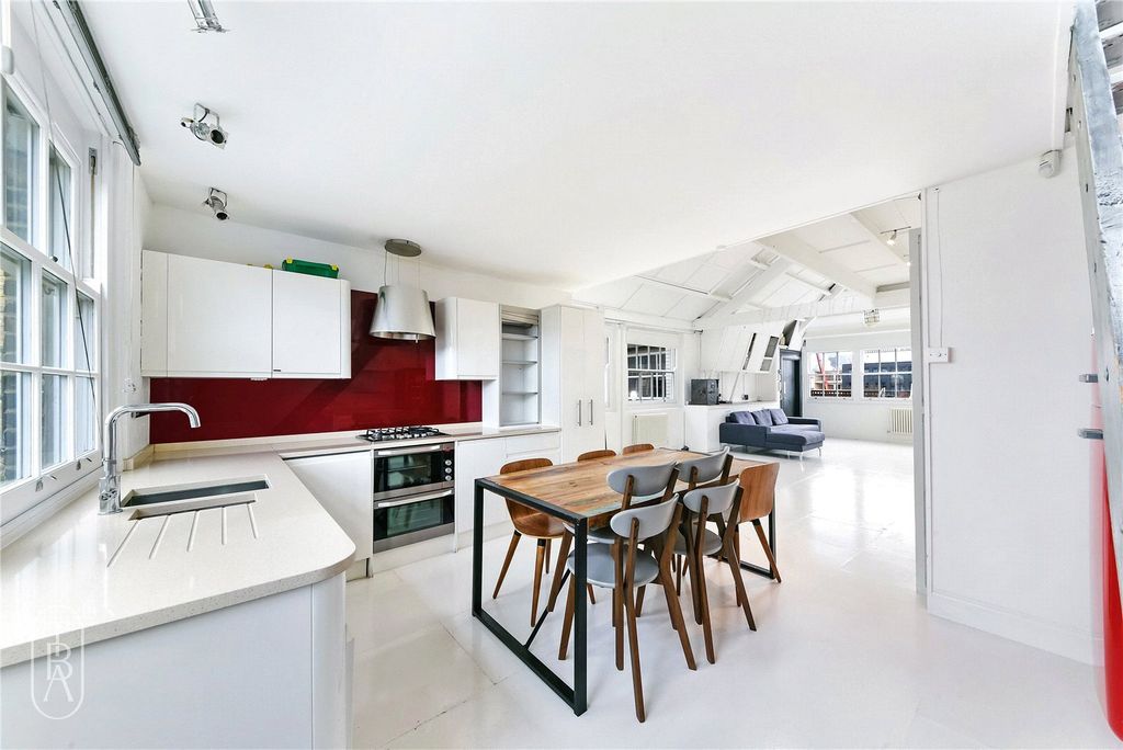 Property photo 3 of 11 Picture No. 13