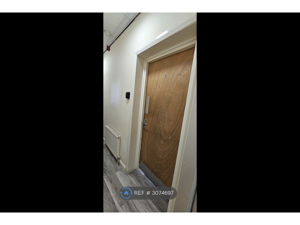 Property photo 2 of 30 Room 8
