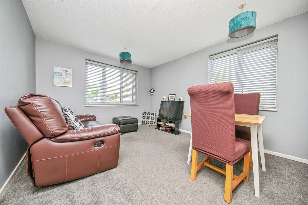 Property photo 3 of 10 Photo