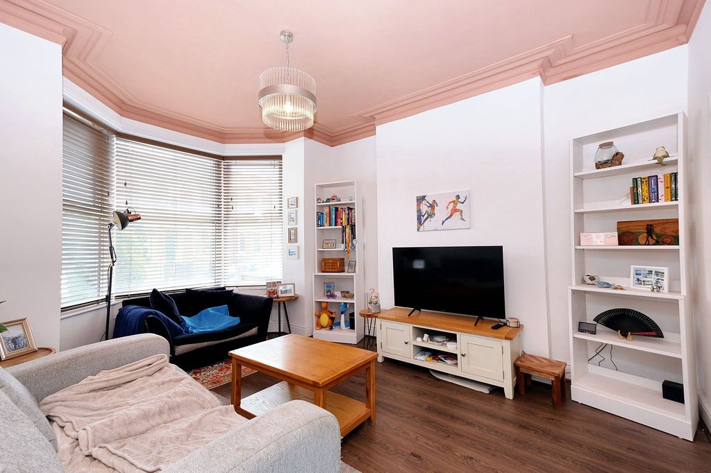 Property photo 2 of 23