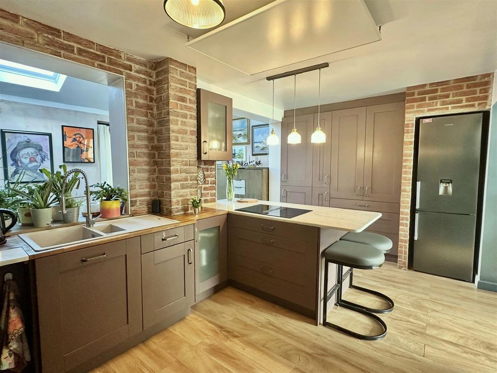 Property photo 3 of 17 Kitchen/ Breakfast Room
