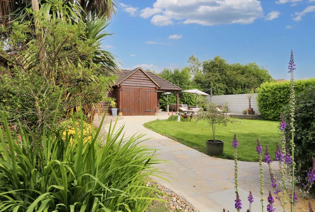 Property photo 3 of 17