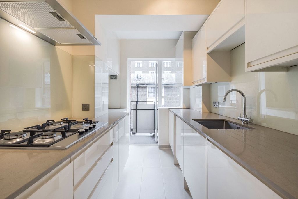 Property photo 1 of 11 Kitchen