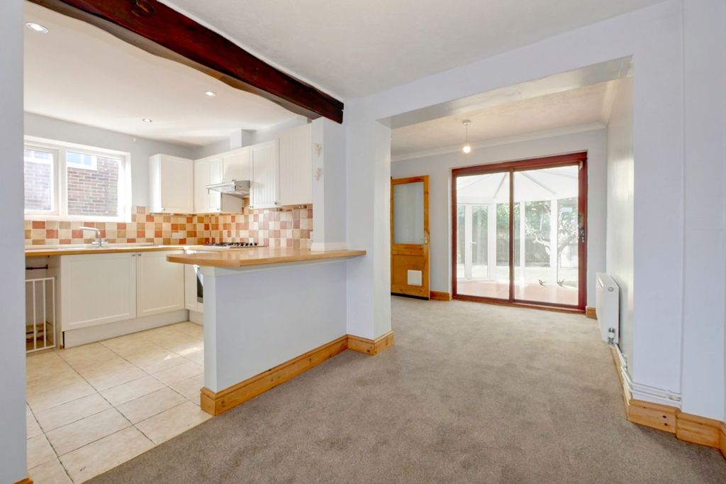Property photo 3 of 32