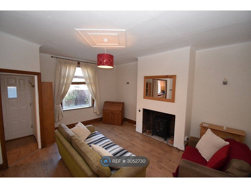 Property photo 3 of 17 Living Room