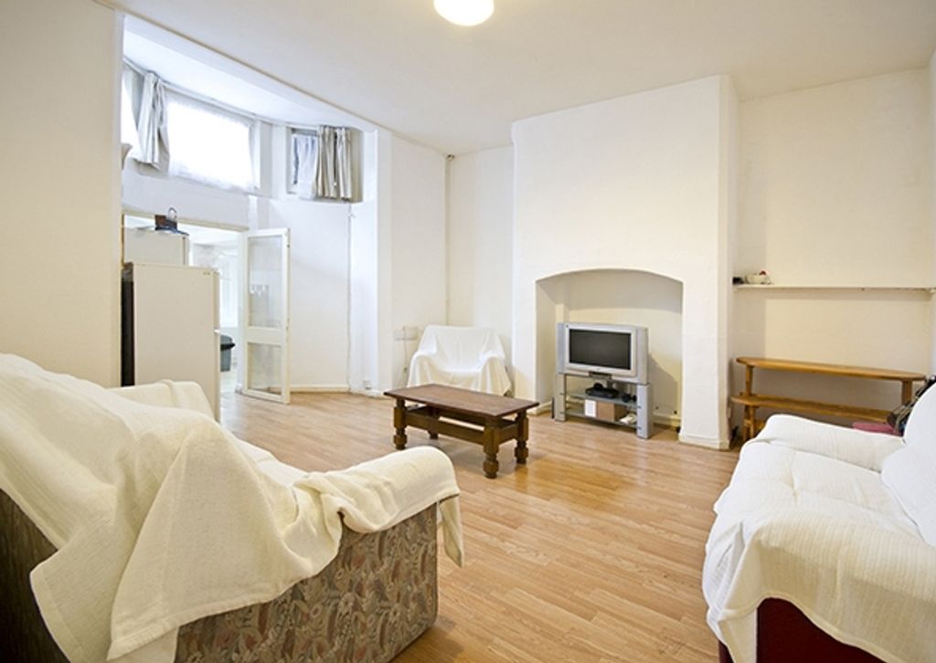 Property photo 2 of 9 A Spacious And Inviting Living Room, Perfect For S...