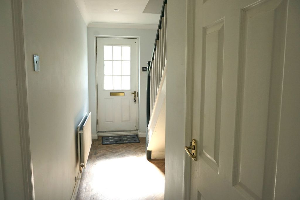 Property photo 3 of 39