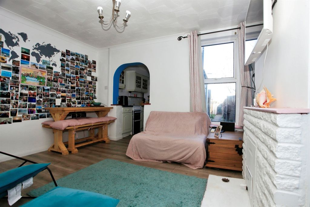 Property photo 2 of 18