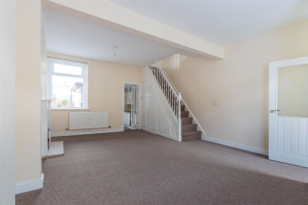 Property photo 3 of 17 Railway Street 190-9.Jpg