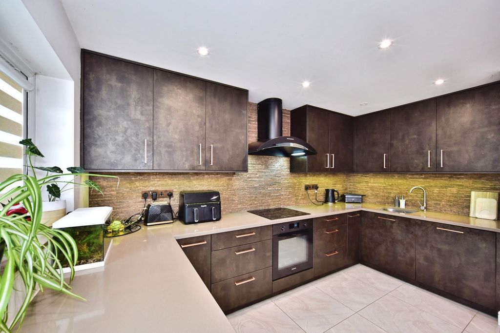 Property photo 3 of 20 Pbox-Img.Jpg