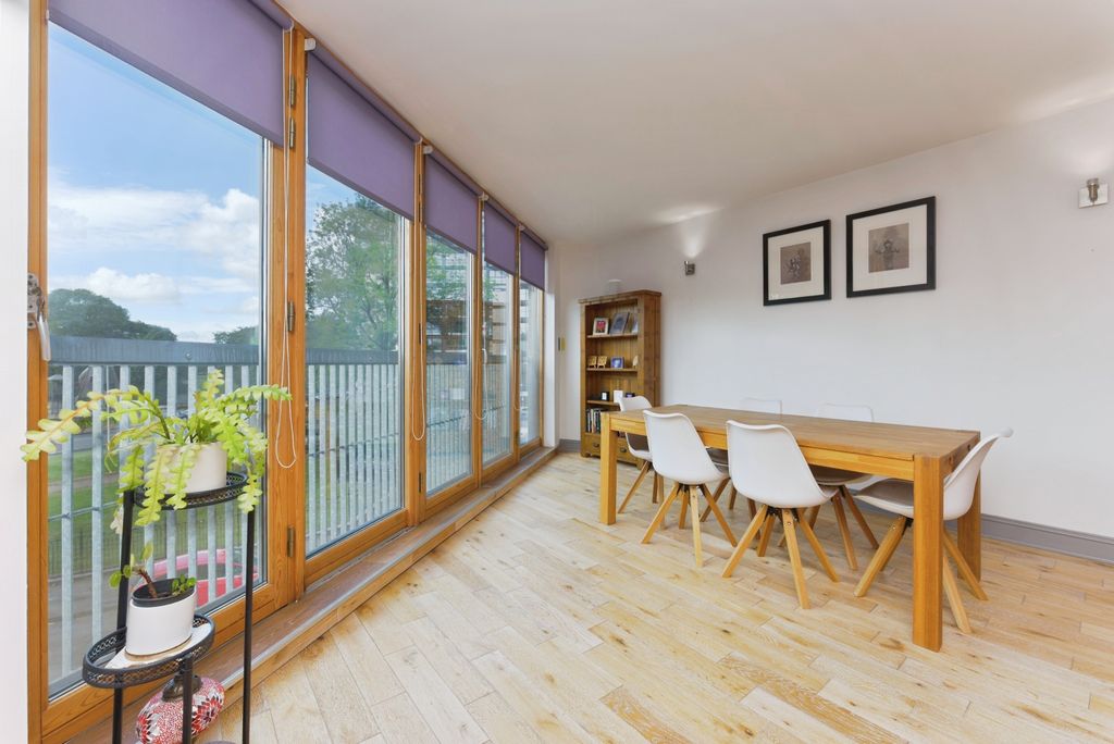 Property photo 3 of 16 Dining Area