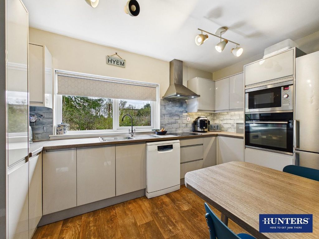 Property photo 3 of 26 Kitchen