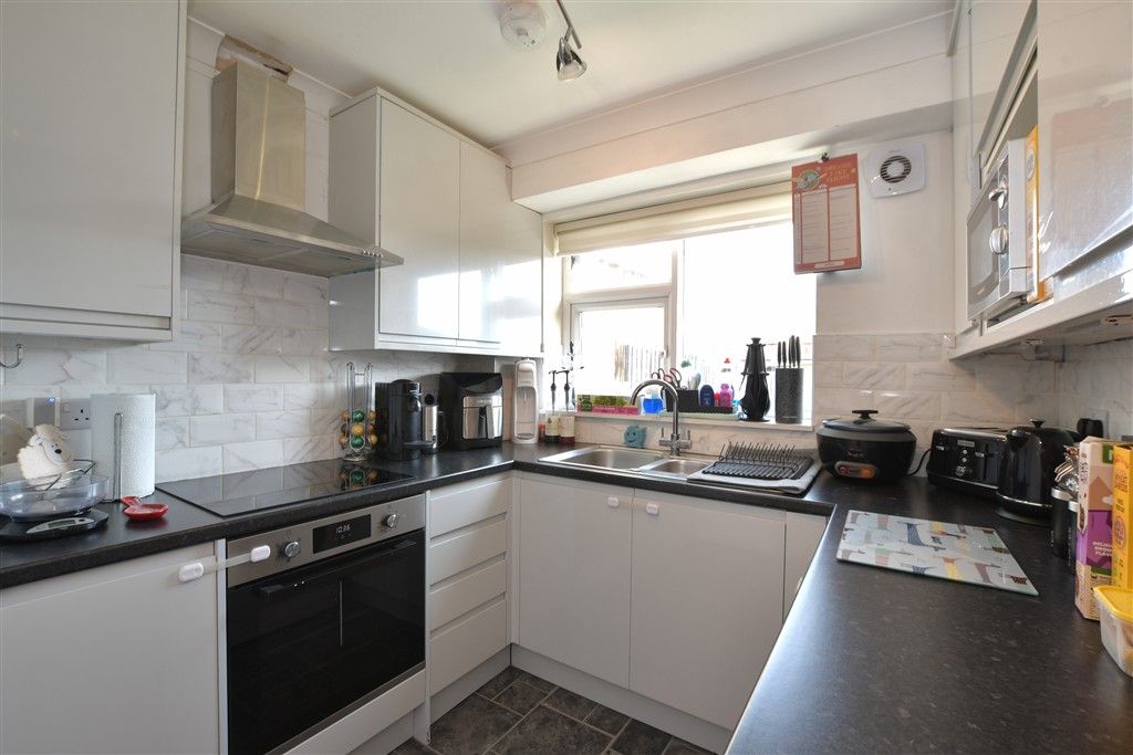 Property photo 3 of 10 Kitchen