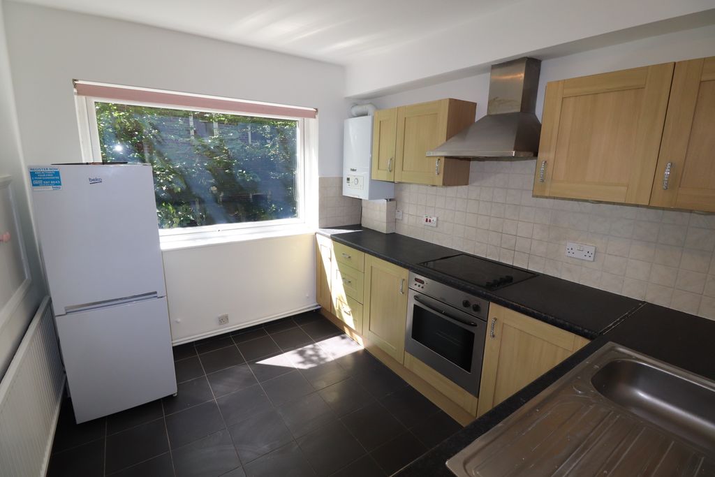 Property photo 2 of 8 Kitchen