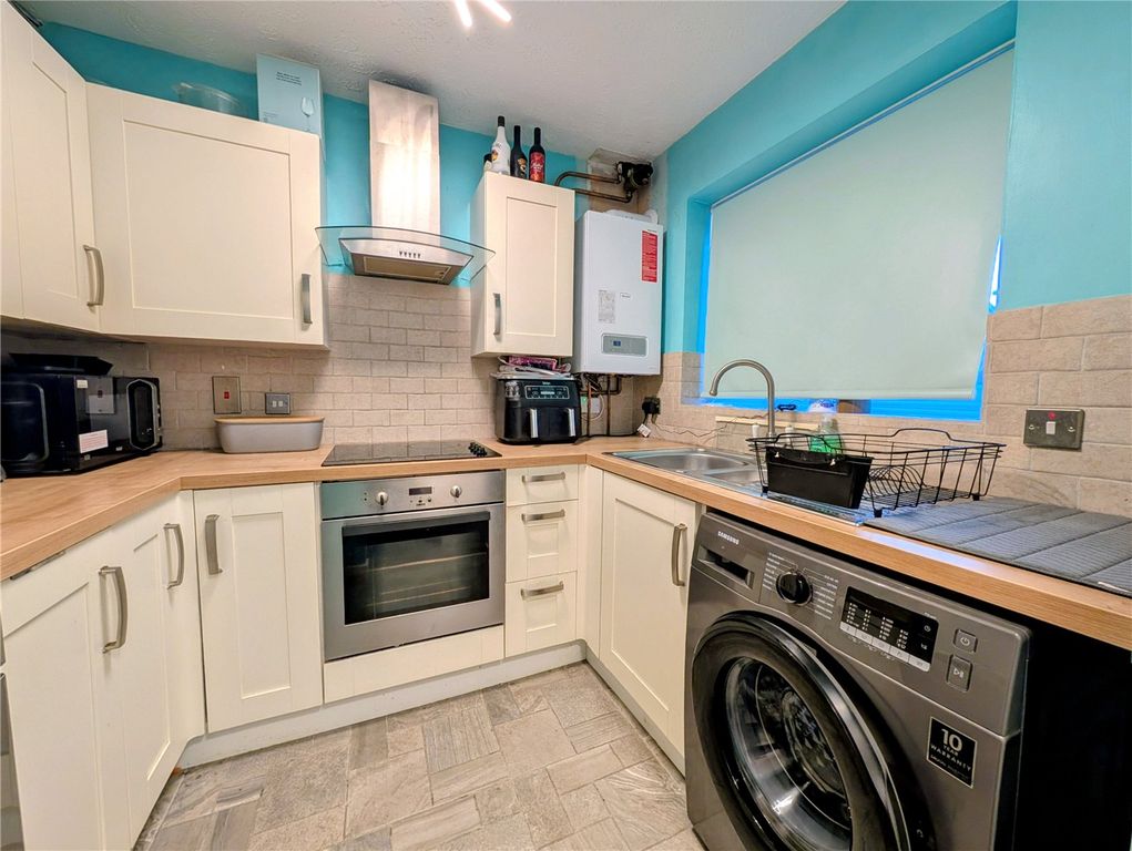 Property photo 2 of 16 Picture No. 12