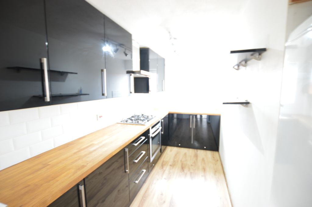 Property photo 2 of 5 Kitchen