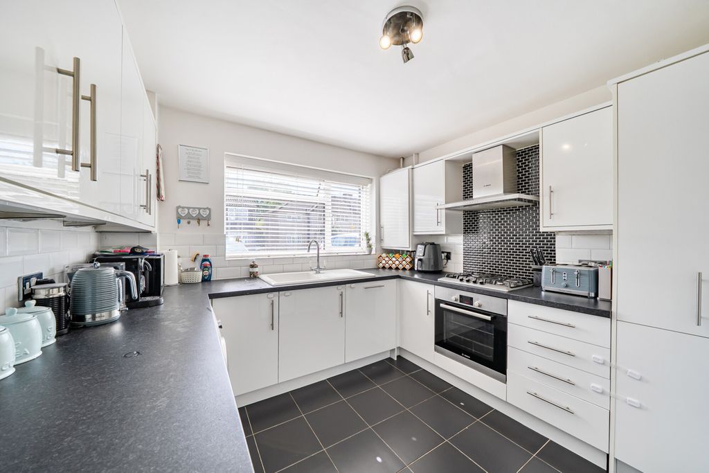 Property photo 2 of 20 1454235-5-69F35Ef...