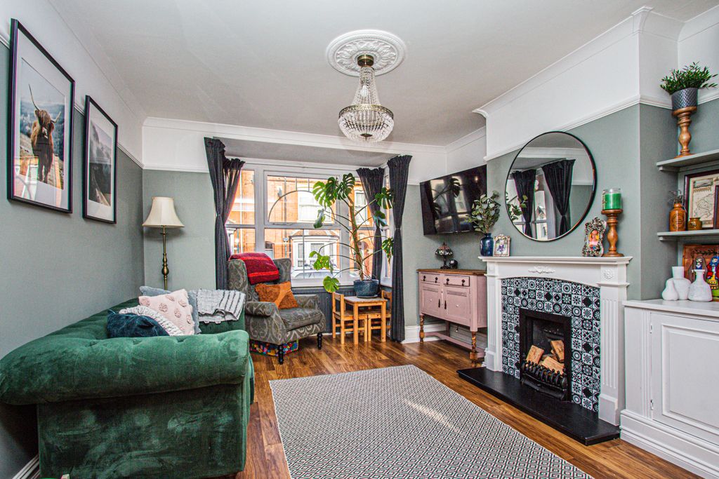 Property photo 2 of 12 Lounge Area