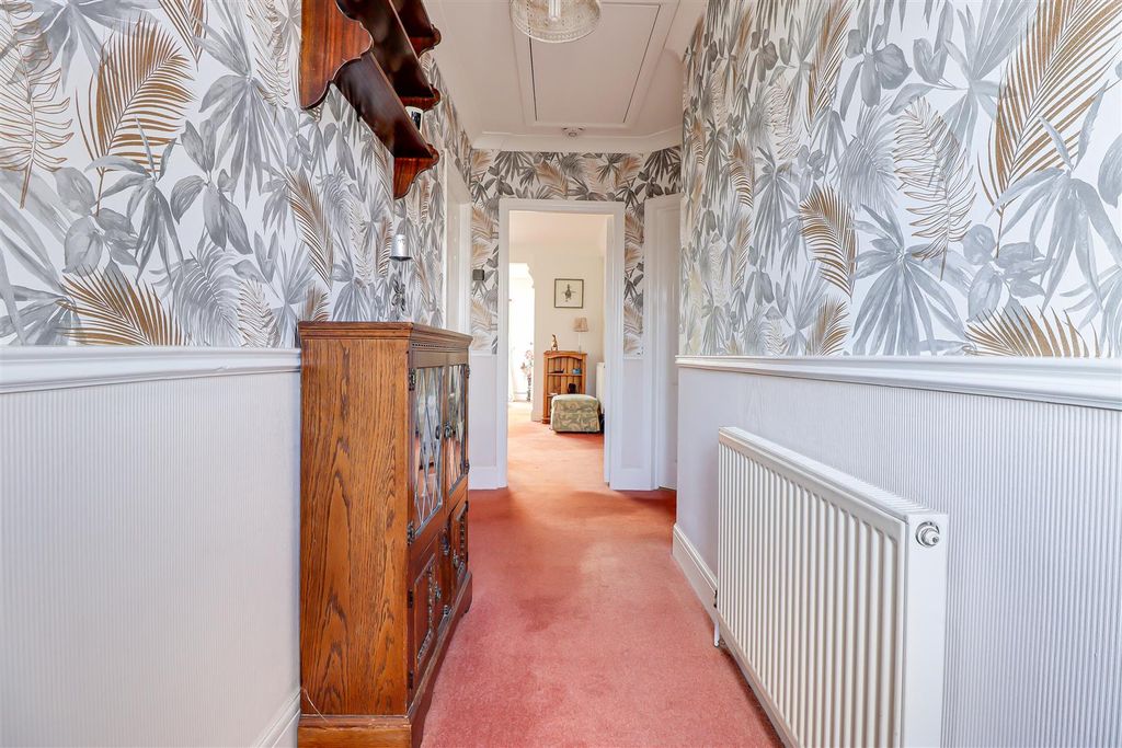 Property photo 3 of 33