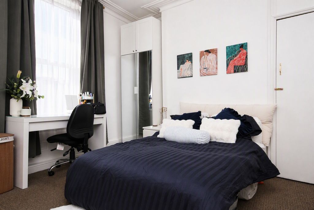 Property photo 1 of 4 Studio