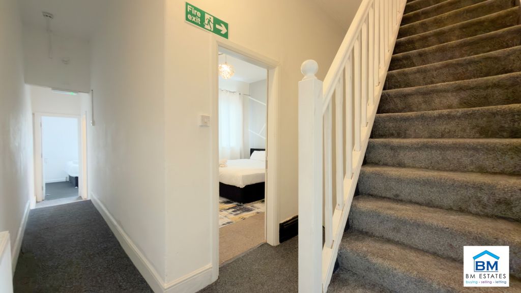 Property photo 3 of 11 Photo 8