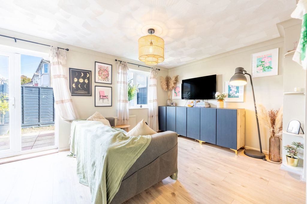 Property photo 2 of 21