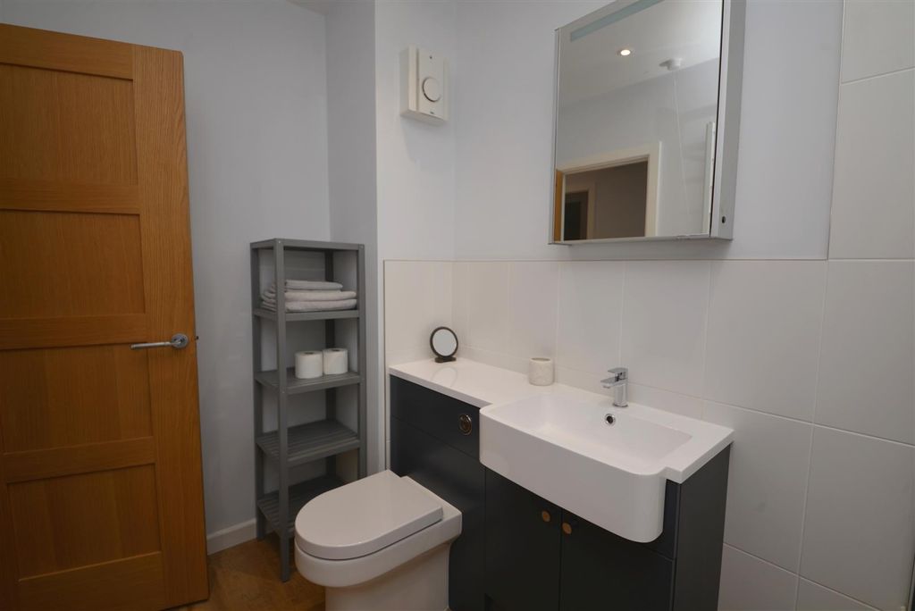 Additional image 12 of 1 bed flat for saleHigh Street, Tenby SA70