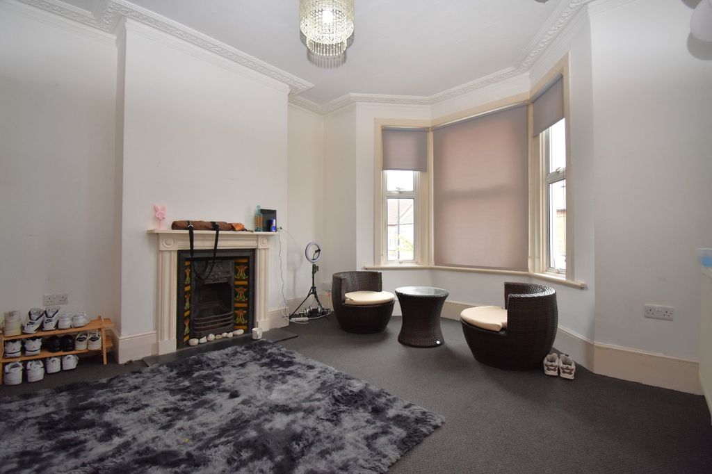 Property photo 2 of 13 Picture No. 24