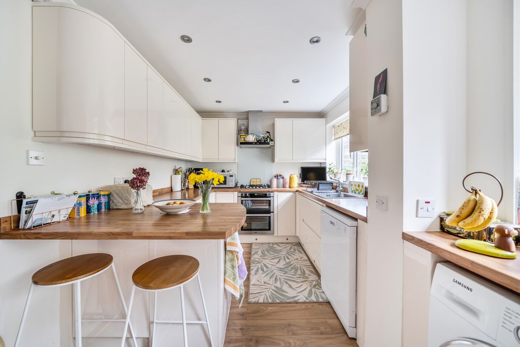 Property photo 2 of 20 1402363-5-69724c1...