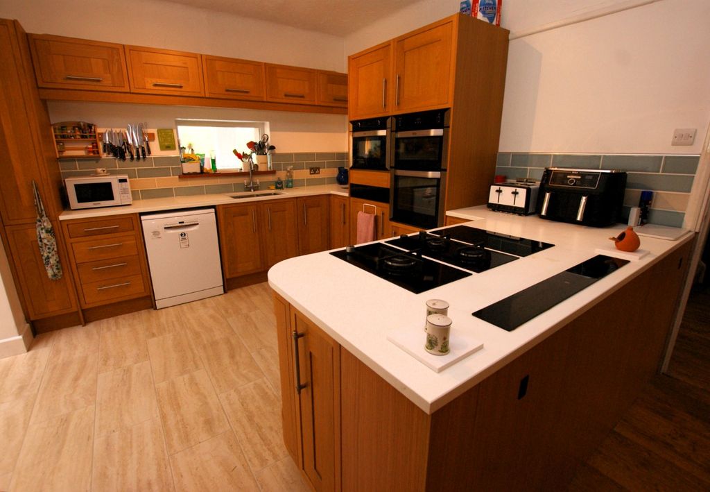 Property photo 2 of 17 Picture No. 03