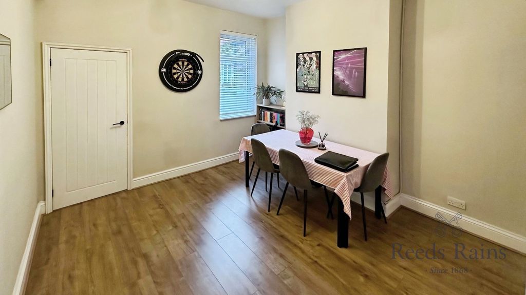Property photo 3 of 9 Dining Room