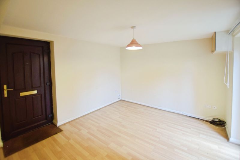 Property photo 3 of 11 Lounge