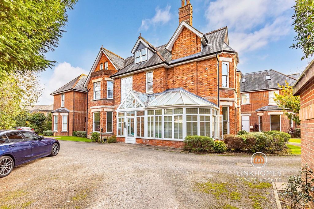 Property photo 1 of 28