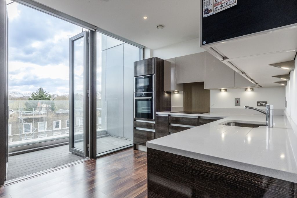 Property photo 2 of 21 Kitchen