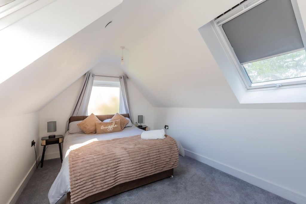 Property photo 3 of 23 873 (2 Of 24).Jpg